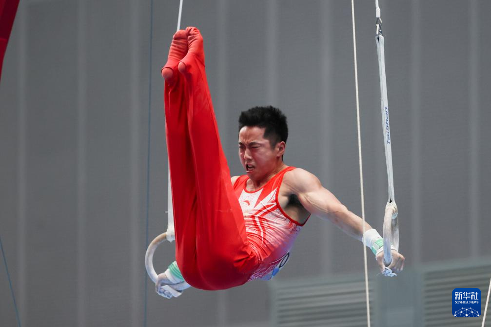 中国体操队获得男子团体冠军