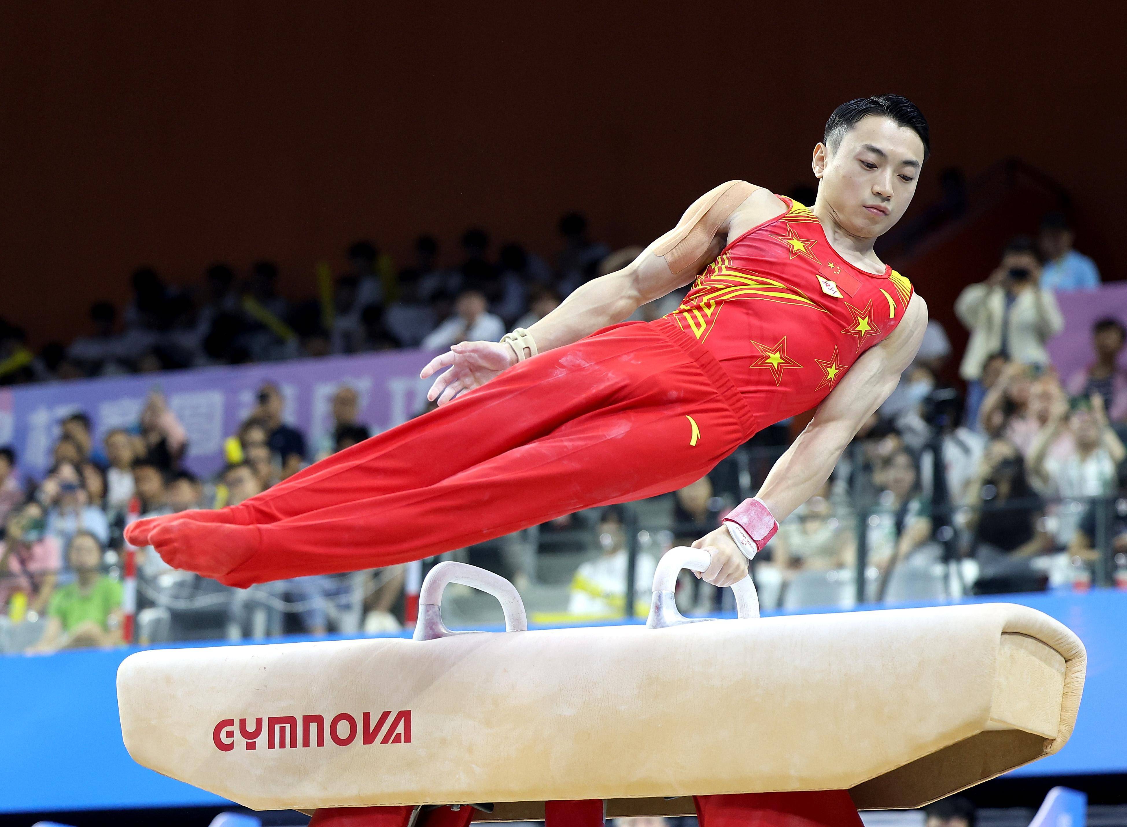 中国体操队获得男子团体冠军