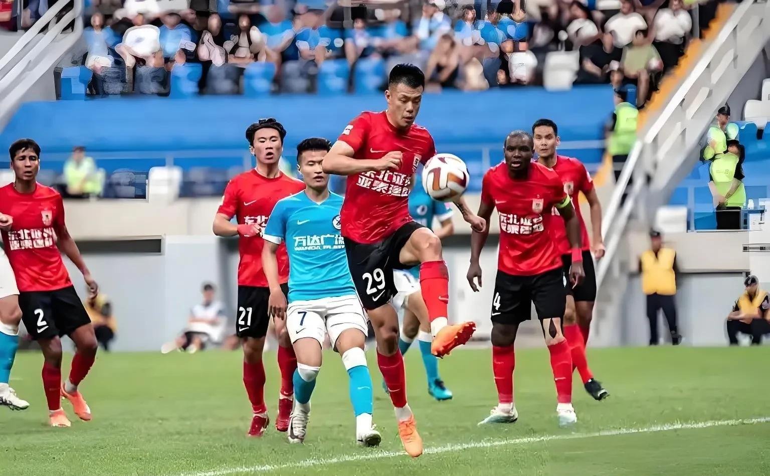 关于河南建业主场惊险不敌北京国安，遭遇输球的信息