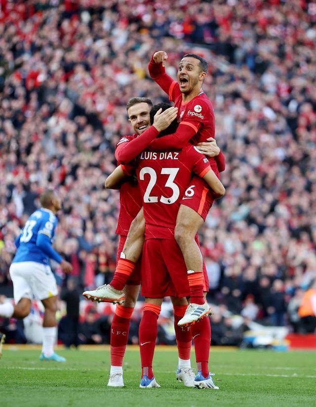 欧洲国家队斗志昂扬赛场上演精彩对决 欧洲国家队斗志昂扬赛场上演精彩对决