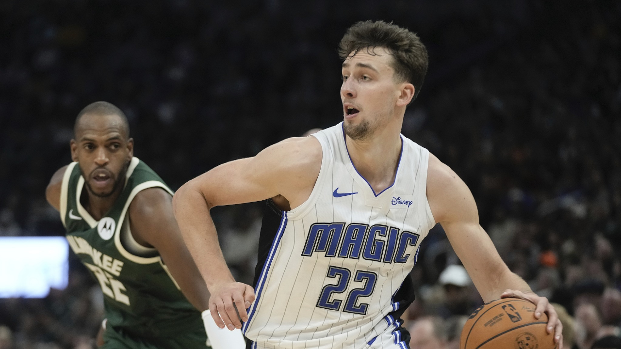 雄鹿客场擒活塞,终结颓势 雄鹿客场擒活塞,终结颓势