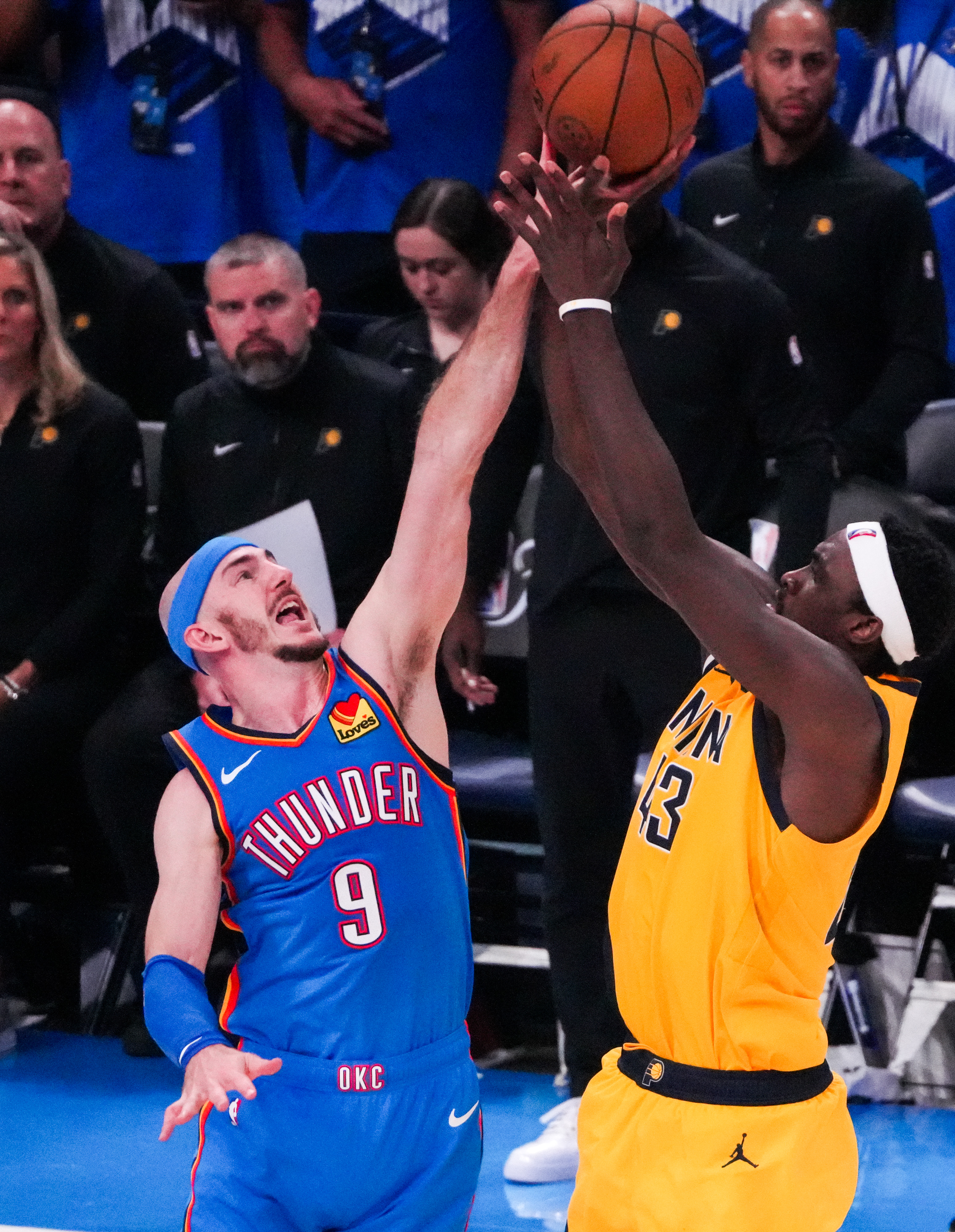 湖人大胜雷霆收获四连胜 湖人大胜雷霆收获四连胜