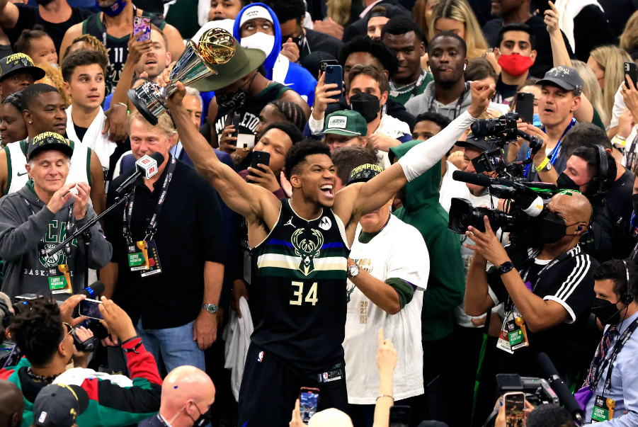 火箭完胜雄鹿，实现九连胜