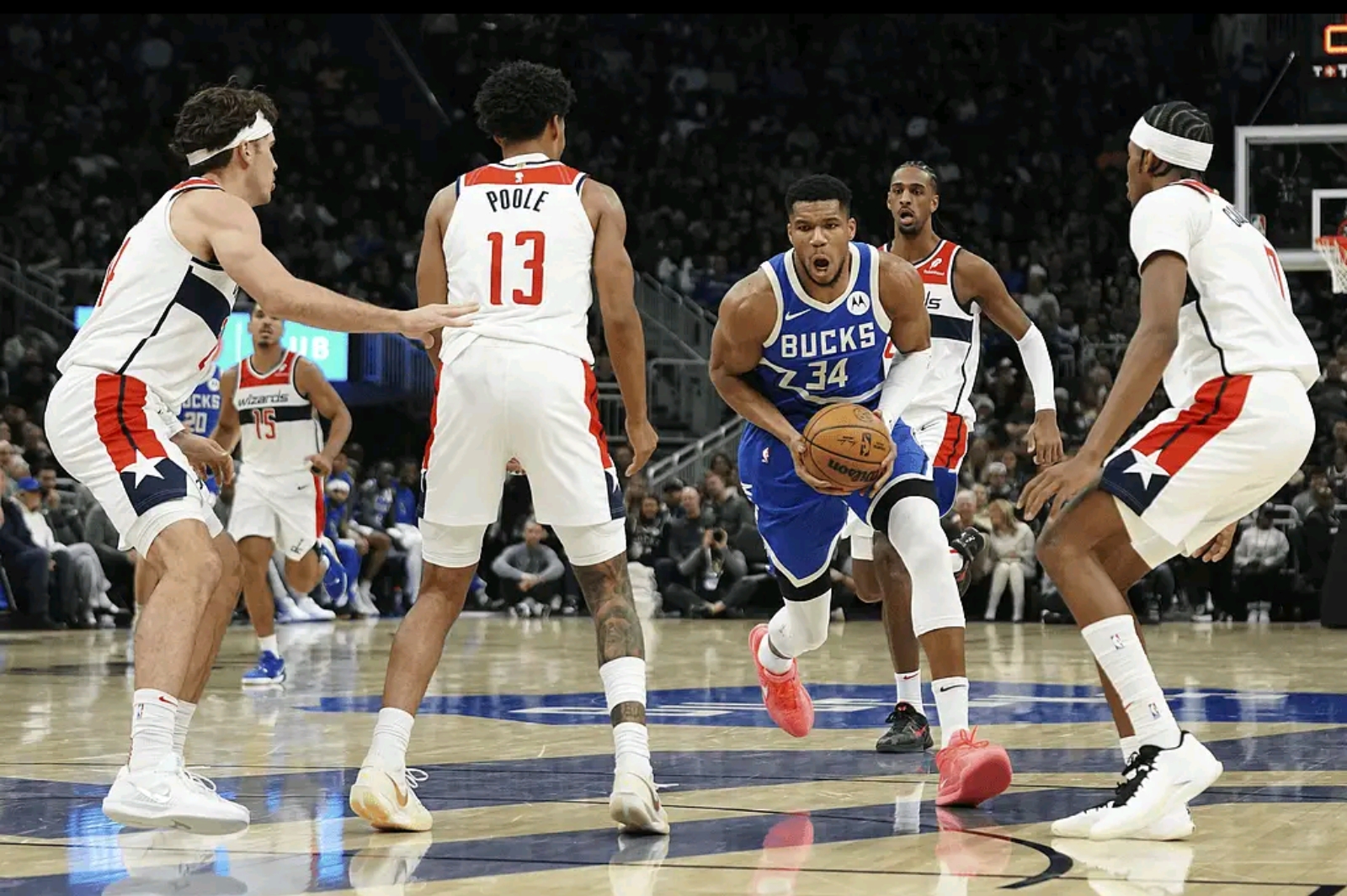 雄鹿主控伤愈归队，球队士气高涨的简单介绍